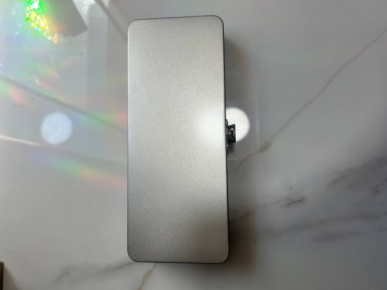 Estuche de almacenamiento plateado