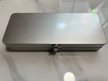 Cargar imagen en el visor de la galería, Estuche de almacenamiento plateado
